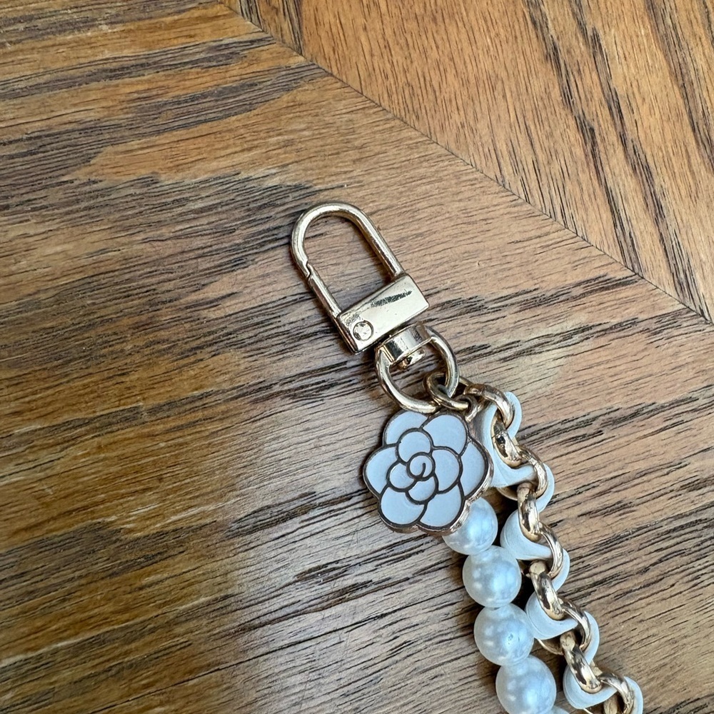 Pearl and Leather Wristlet Strap/Bag Charm - Picture 2 of 3